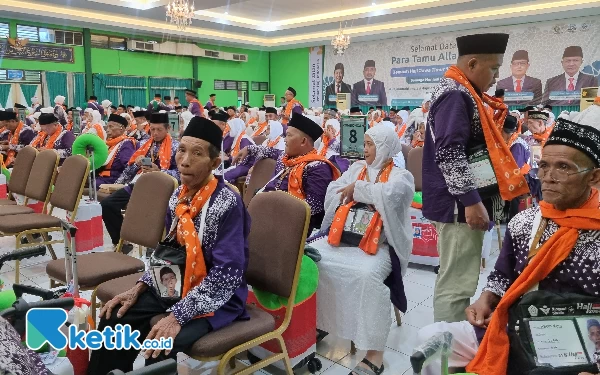 Thumbnail Berita - Empat Kloter CJH dari Bojonegoro Tiba di Asrama Haji Sukolilo