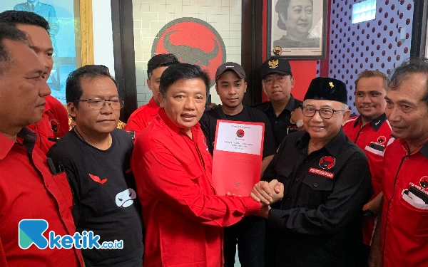 Ratusan Simpatisan Antarkan Kader Tulen PDIP Daftar Cabup Blitar