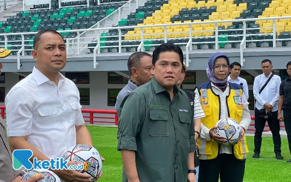 Foto Kunjungan Erick Thohir saat melihat secara langsung fasilitas di GBT Surabaya. (Foto: Shinta Miranda/Ketik.co.id)