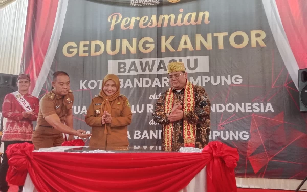 Thumbnail Berita - Ketua Bawaslu RI dan Bunda Eva Resmikan Kantor Bawaslu Kota Bandar Lampung