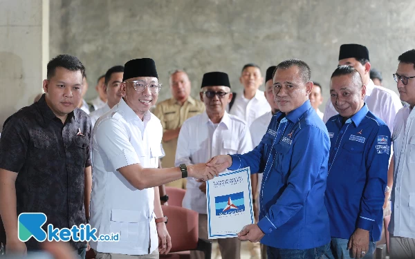 Thumbnail Berita - Rahmat Mirzani Djausal, Cagub Lampung Pilihan Prabowo Daftar ke Partai Demokrat