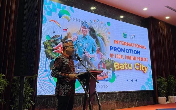 Pj Wali Kota Batu Paparkan Potensi Pariwisata di TPO Regional Meeting 2024 Malaysia