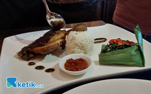 Foto Bebek Bumbu Hitam. (Foto: Husni Habib/Ketik.co.id)