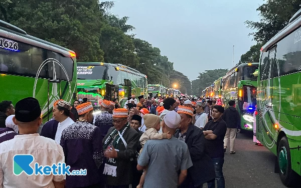 Foto Suasana Lapangan Rampal yang dipenuhi oleh jamaah haji. (Foto: Lutfia/Ketik.co.id)