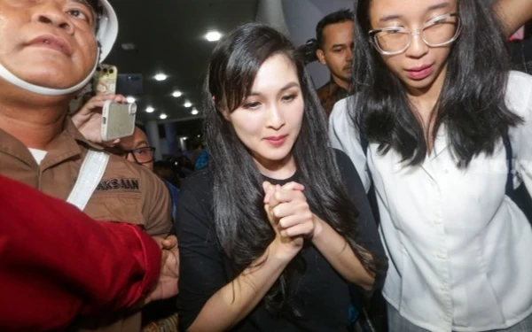 Thumbnail Berita - Sandra Dewi Membisu setelah 10 Jam Diperiksa Kejagung