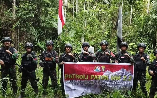 Thumbnail Berita - Jaga Kedaulatan Negara, TNI Gelar Patroli Rutin Patok Perbatasan Indonesia-Papua Nugini