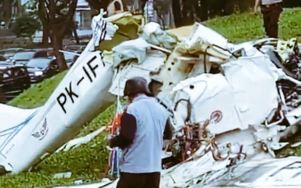 Breaking News! Pesawat Latih Cessna Jatuh di BSD Tangsel, 3 Orang Meninggal