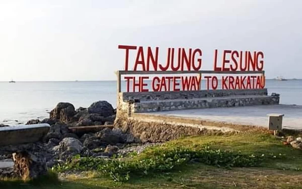 Foto Papan nama Pantai Tanjung Lesung Banten (Foto: Pesona Indonesia)