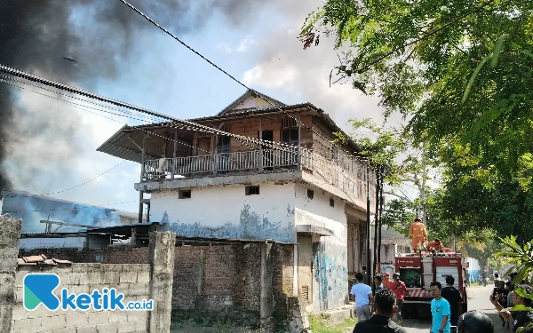 Foto Suasana di area sekitar gudang. (Foto: Al Ahmadi/Ketik.co.id)