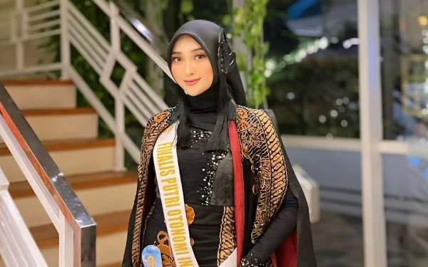 Foto Devi Wava Waviq, saat mengenakan selempang Putri Otonomi Indonesia 2024 (Foto: dok. pribadi)