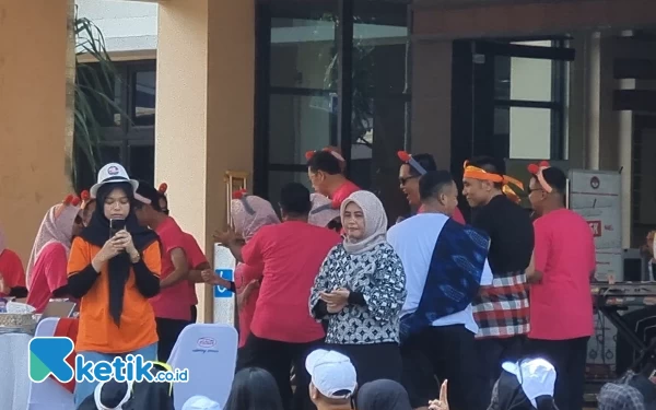 Foto Suasana perpisahan jajaran Kejari Sleman dengan Plt Kajari Sleman Ery Syarifah (berjilbab), Jumat (17/5/2024) pekan lalu. (Foto: Fajar Rianto/Ketik.co.id)