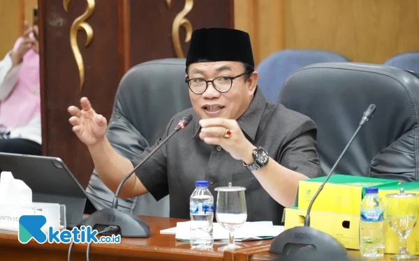 Foto Ketua DPRD Sidoarjo H Usman MKes berharap caleg-caleg terpilih menunjukkan kemampuannya saat duduk di DPRD Sidoarjo. (Foto: Amar/Sekwan DPRD Sidoarjo)