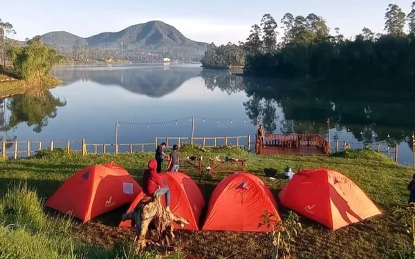 Foto Situ Cileunca bisa untuk Camping (Foto: Pesona Indonesia)