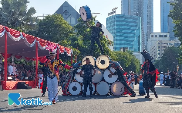 Thumbnail Pembukaan Surabaya Vaganza oleh Marching Band. (Foto: Husni Habib/Ketik.co.id)