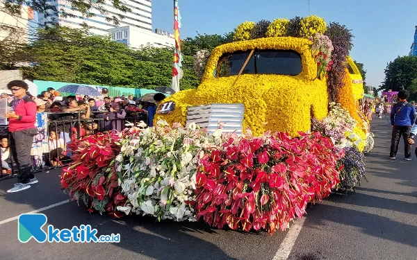 Foto Mobil hias Pelindo Regional 3 yang meriahkan gelaran Surabaya Vaganza. (Foto: Husni Habib/Ketik.co.id)