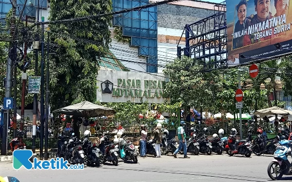 Foto Bagian depan Pasar Besar Malang. (Foto: Lutfia/Ketik.co.id)