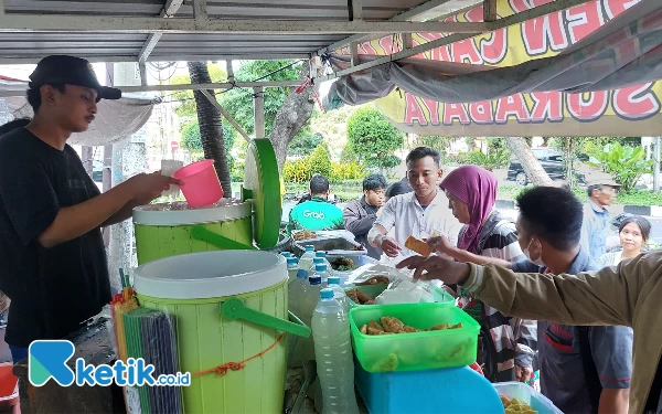 Menikmati Segelas Es Legen Cakar Mas, Hapuskan Dahaga di Tengah Cuaca Panas