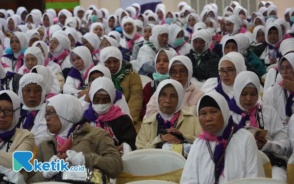 Thumbnail PPIH Embarkasi Surabaya Pulangkan Satu Jemaah Haji karena Hamil 6 Minggu