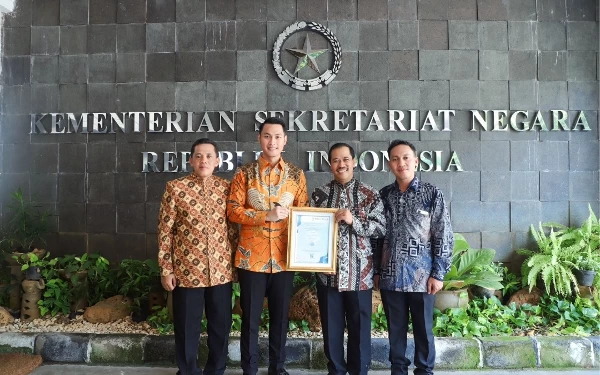 Foto Bupati Tuban Aditya Halindra Faridzky didampingi Kepala Diskominfo-SP Tuban, Arif Handoyo di Jakarta (28/05/2025)(Foto Ahmad Istihar/Ketik.co.id)