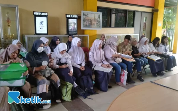 Thumbnail Berita - Pengambilan PIN PPDB SMA Sederajat Dibuka, Wali Murid: Cepat dan Lancar