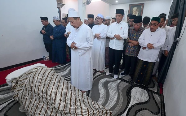 Thumbnail Istri Habib Luthfi Bin Yahya Meninggal Dunia, Presiden Jokowi Takziah ke Pekalongan