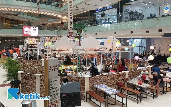 Foto Pasar Guyub hadirkan beragam kuliner legendaris. (Foto: Husni Habib/Ketik.co.id)