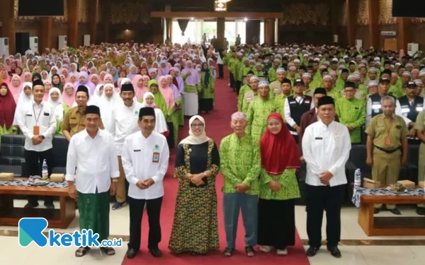 Bupati Blitar Mak Rini Lepas 933 Calon Jemaah Haji