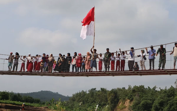 Kodam IV Diponegoro Sambung Asa Warga Kutamendala dengan Jembatan Merah Putih