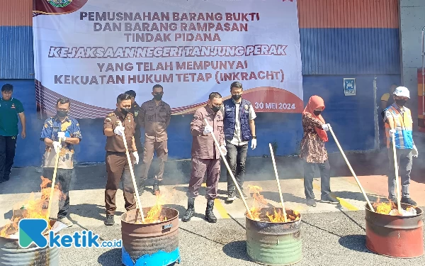 Kejari Tanjung Perak Musnahkan 6,2 Kg Sabu dan 12,6 Kg Ganja