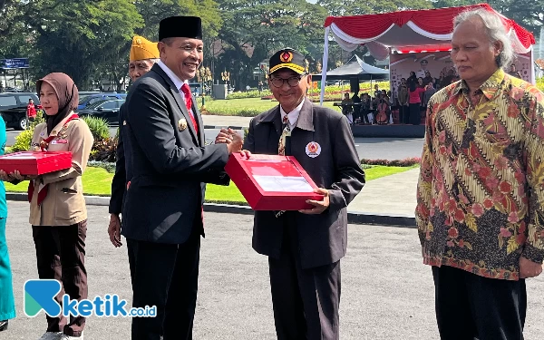 Hari Kelahiran Pancasila, Pj Wali Kota Malang Bagikan 10 juta Bendera Merah Putih