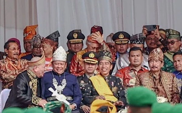 Thumbnail Berita - Presiden Jokowi Beri Restu LaNyalla Maju Lagi Ketua DPD RI