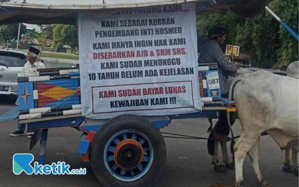 Thumbnail Kerahkan 10 Gerobak Sapi, Konsumen Malioboro City Kembali Sampaikan Aspirasinya ke Pemkab Sleman