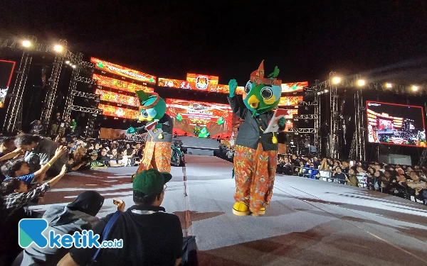 Foto Maskot Jali (Jatim Memilih) juga menjadi simbol diluncurkannya Pilkada Serentak 2024 dari KPU Jatim, Selasa (4/6/2024). (Foto: Khaesar/Ketik.co.id)