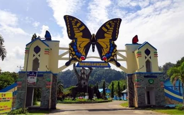 Tak Jauh dari Bandara Hasanuddin, Air Terjun Bantimurung Cocok untuk Pemandian Keluarga