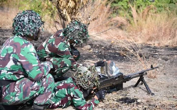 Foto TNI sedang membidik target dalam latihan tempur di Situbondo (Foto: Puspen TNI)