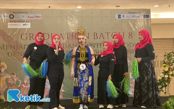 Thumbnail BFBL Surabaya Gelar Graduation Batch 8, Tampilkan Parade Make Up Bertema Tradisi