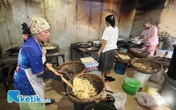 Thumbnail Pengrajin Keripik Tempe Sanan Malang Berhadapan dengan Banyak Pesaing