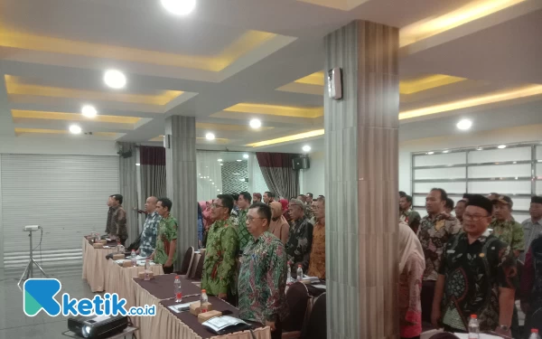 Foto Peserta sosialisasi tata cara pengisian dan penggantian blangko ijazah SD. (Foto: Supyan/ketik.co.id)