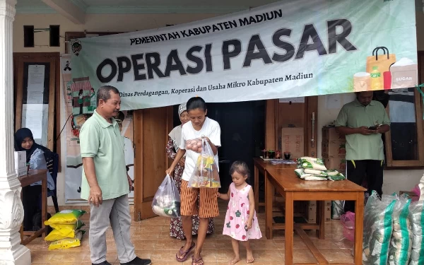 Thumbnail Berita - Operasi Pasar Murah di Blimbing Madiun Sepi Pengunjung