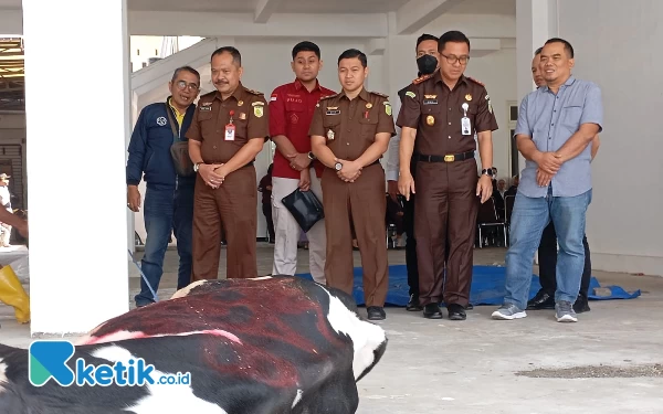 Thumbnail Berharap Keberkahan, Kejari Kota Batu Sembelih Hewan Kurban di Gedung Baru