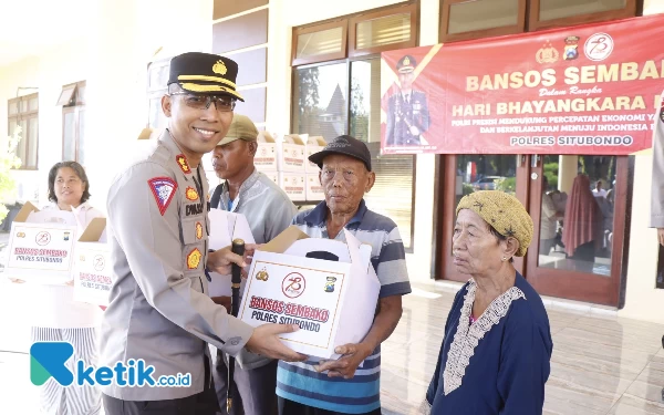 Thumbnail Berita - Sambut HUT Bhayangkara ke-78, Polres Situbondo Salurkan Paket Sembako