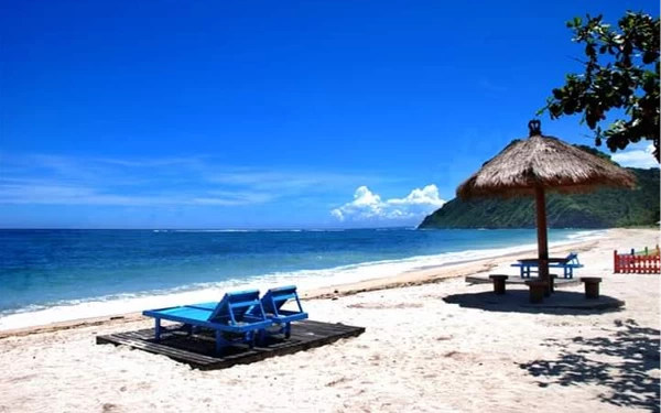 Foto Keelokaan Pantai Maluk di Sumbawa Barat (Foto: Pesona Indonesia)