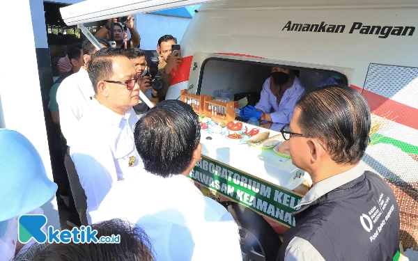 Thumbnail Berita - Bapanas RI Terjunkan Mobil Laboratorium Keliling, Cek Food Safety di Pasar Kenjeran Surabaya