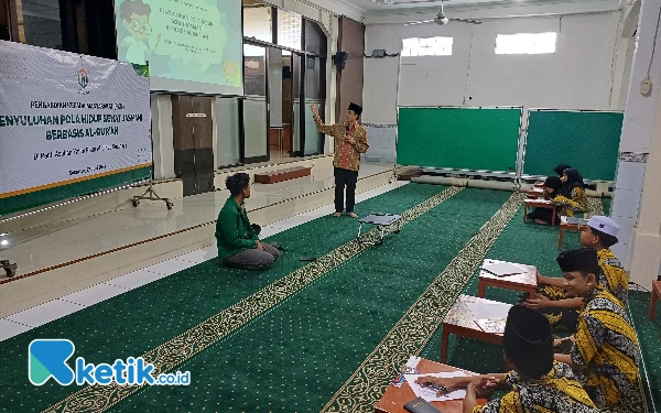 Thumbnail Berita - Cegah Kenakalan Remaja, Dosen Unusa Ajarkan Pola Hidup Sehat Berbasis Al-Qur'an