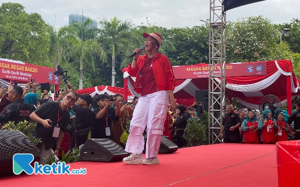 Foto Penampilan Inul Daratista di Mabar Berkah Balai Kota Surabaya. (Foto: Shinta Miranda/Ketik.co.id)