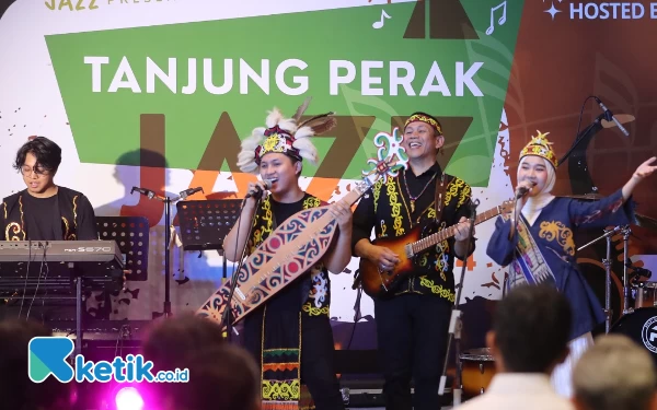 Duh! Romantisnya Lantunan Musik dengan Panorama Pelabuhan di Tanjung Perak Jazz 2024