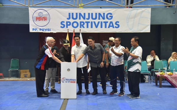 Foto Pembukaan Kejurnas Voli U-17 2024 yang digelar di Sleman Minggu siang (23/6/2024) di GOR Pangukan, Sleman . (Foto: Humas Pemkab Sleman/Ketik.co.id)