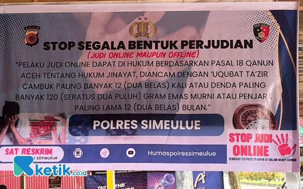 Thumbnail Berita - Kampanyekan Larangan Judi Online, Polres Simeulue Pasang Spanduk di Warung