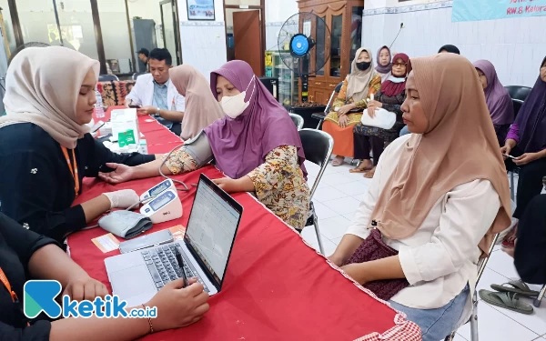 Baksos IPIP Sapa Warga Jojoran Surabaya, Bagi-Bagi Sembako sampai Cek Kesehatan Gratis