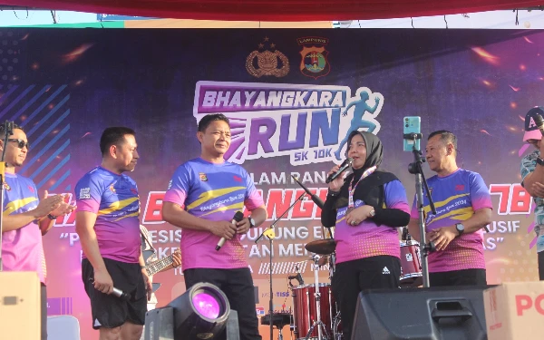 Wali Kota Bandar Lampung Eva Dwiana Ikuti Lari Maraton Bhayangkara Run 2024